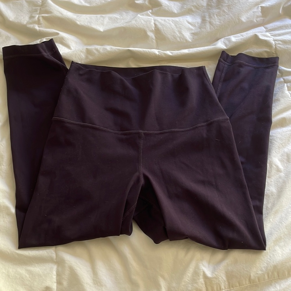 Cropped purple yogalicious leggings. Size medium. No pilling.